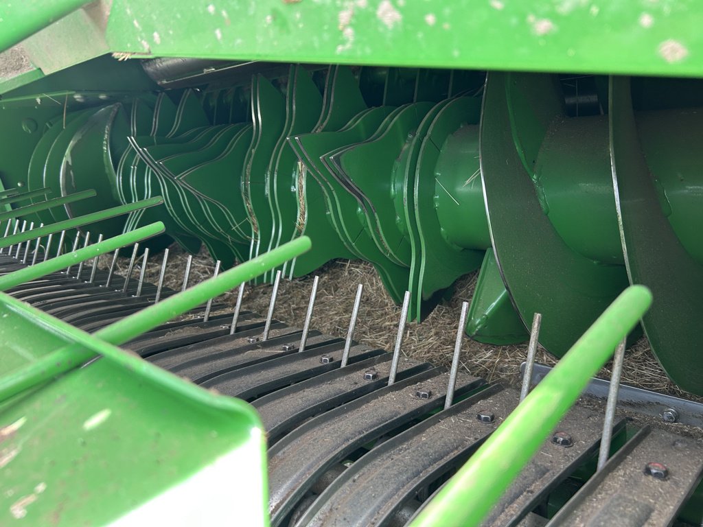Rundballenpresse типа John Deere V 451 M MAXICUT 13 COUTEAUX, Gebrauchtmaschine в MEYMAC (Фотография 11)
