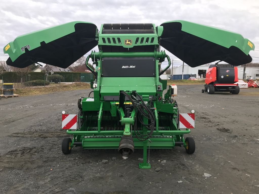 Rundballenpresse vrste John Deere V 451 M MAXICUT 13 COUTEAUX, Gebrauchtmaschine v UZERCHE (Slika 11)