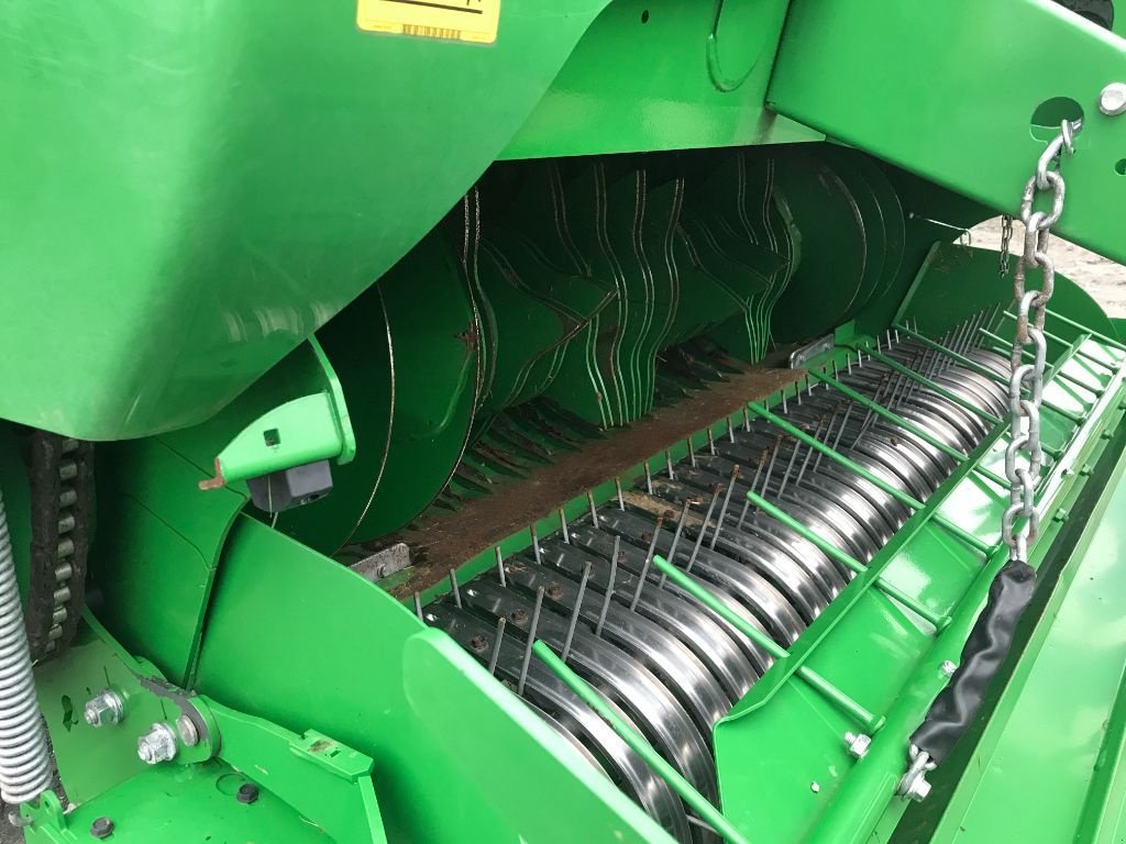 Rundballenpresse vrste John Deere V 451 M MAXICUT 13 COUTEAUX, Gebrauchtmaschine v UZERCHE (Slika 7)
