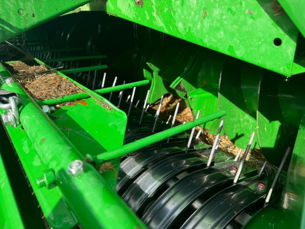Rundballenpresse типа John Deere V 451 M MAXICUT 13 COUTEAUX, Gebrauchtmaschine в MEYMAC (Фотография 7)