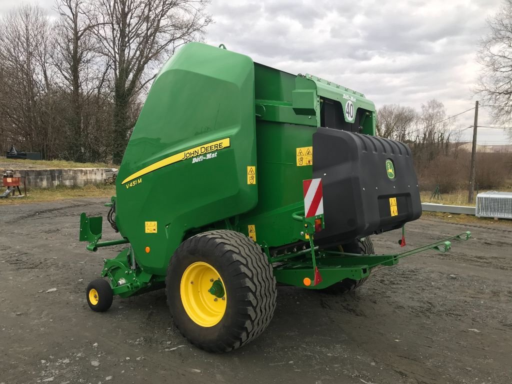 Rundballenpresse vrste John Deere V 451 M MAXICUT 13 COUTEAUX, Gebrauchtmaschine v UZERCHE (Slika 4)