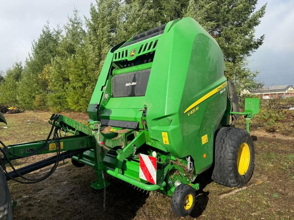 Rundballenpresse типа John Deere V 451 M MAXICUT 13 COUTEAUX, Gebrauchtmaschine в MEYMAC (Фотография 1)