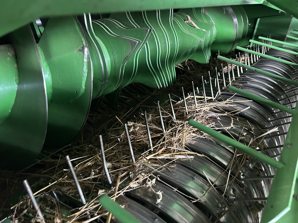 Rundballenpresse a típus John Deere V 451 M MAXICUT 13 COUTEAUX, Gebrauchtmaschine ekkor: UZERCHE (Kép 5)