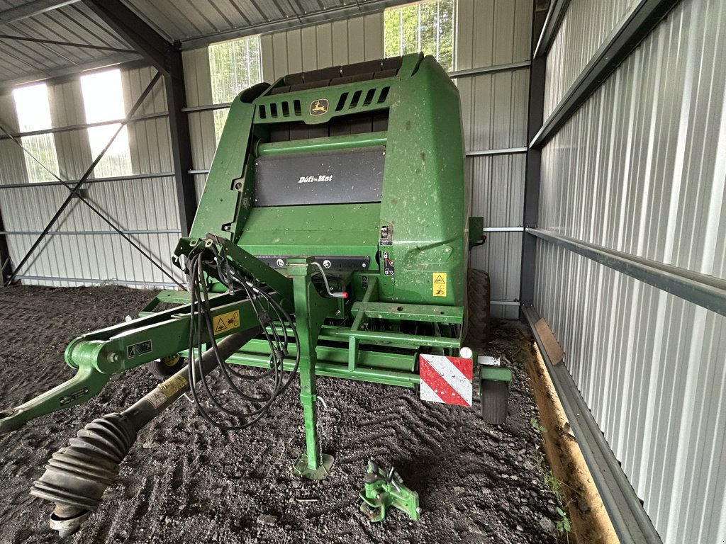 Rundballenpresse a típus John Deere V 451 M MAXICUT 13 COUTEAUX, Gebrauchtmaschine ekkor: UZERCHE (Kép 2)