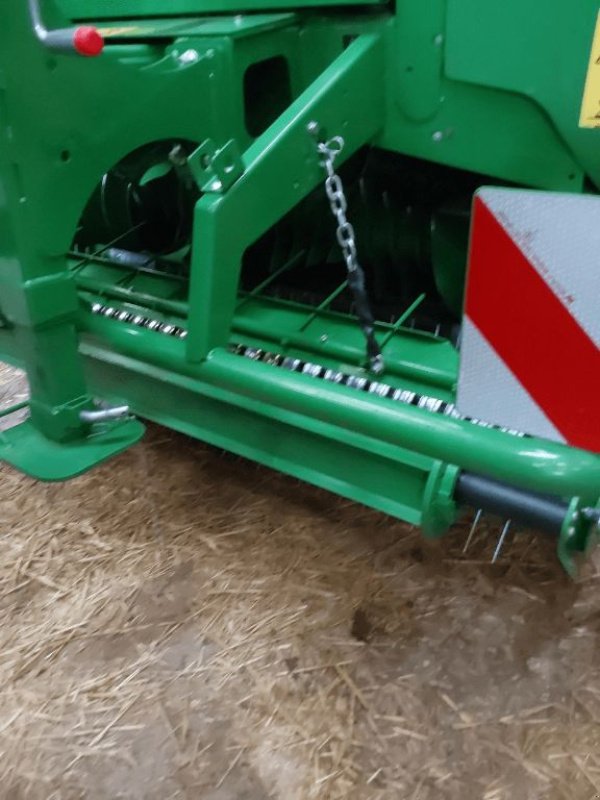 Rundballenpresse del tipo John Deere V 451 M, Gebrauchtmaschine In azerailles (Immagine 6)