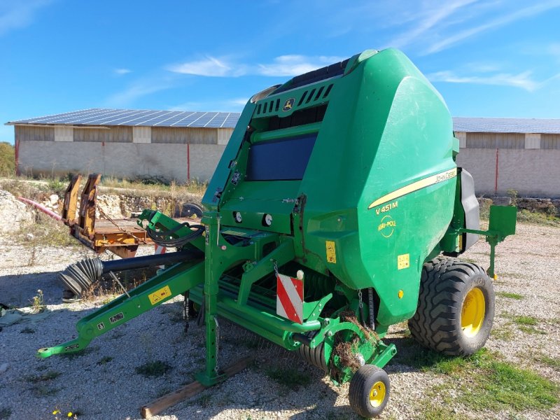 Rundballenpresse du type John Deere V 451 M, Gebrauchtmaschine en LACAPELLE-MARIVAL (Photo 1)