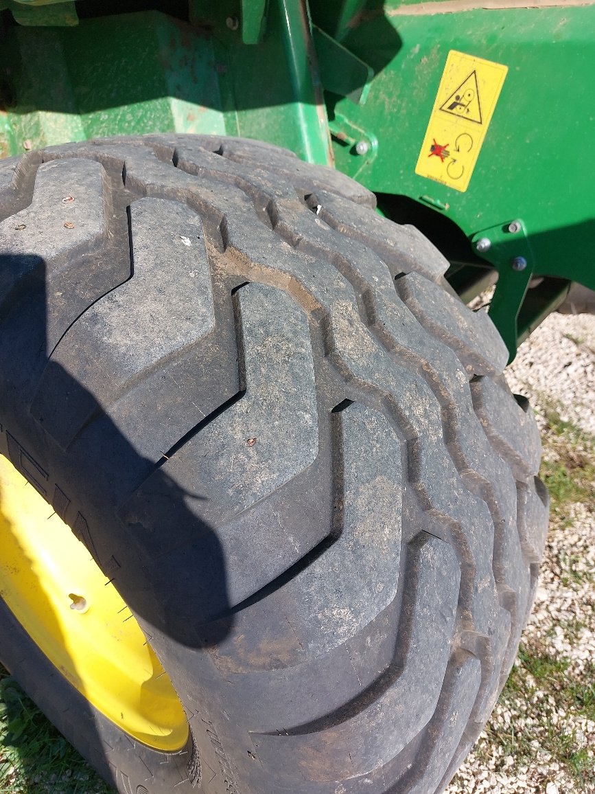 Rundballenpresse van het type John Deere V 451 M, Gebrauchtmaschine in LACAPELLE-MARIVAL (Foto 5)