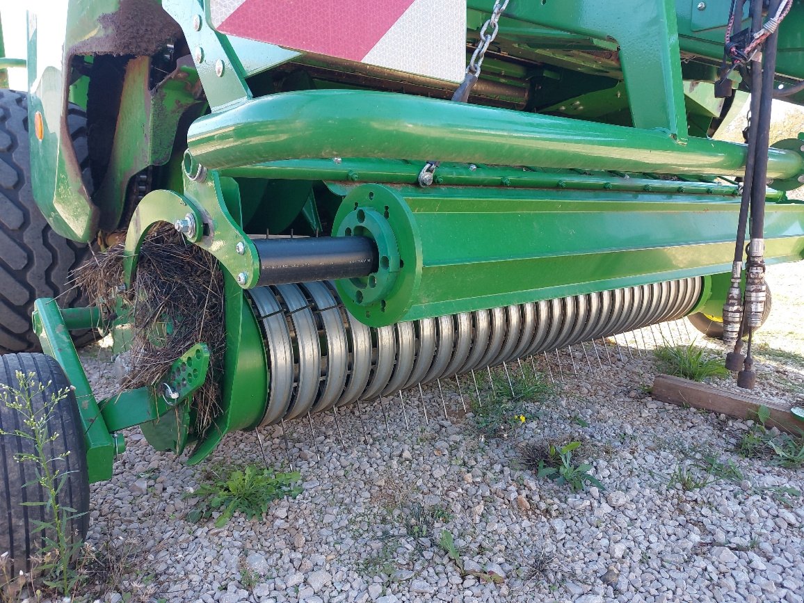 Rundballenpresse van het type John Deere V 451 M, Gebrauchtmaschine in LACAPELLE-MARIVAL (Foto 8)
