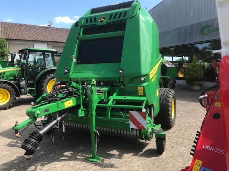 Rundballenpresse des Typs John Deere V 461 M, Neumaschine in Achern (Bild 2)