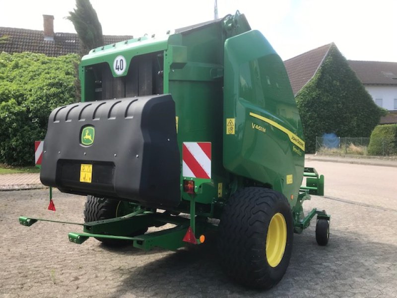 Rundballenpresse des Typs John Deere V 461 M, Neumaschine in Achern (Bild 3)
