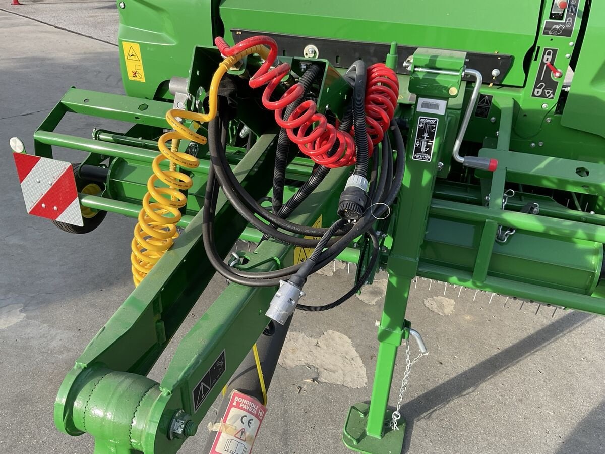 Rundballenpresse typu John Deere V451 M Maxicut HC 13 3/3 Finanzierung, Neumaschine w Zwettl (Zdjęcie 13)