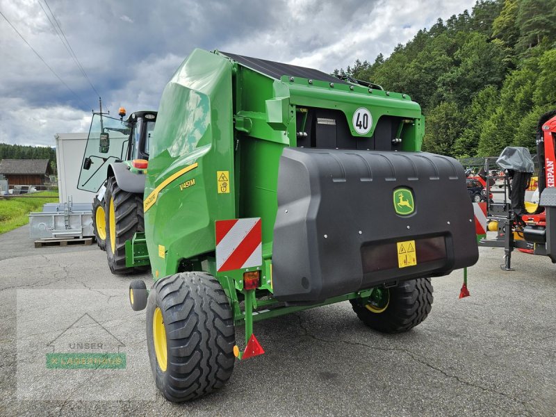 Rundballenpresse des Typs John Deere V451M, Neumaschine in Wies (Bild 1)