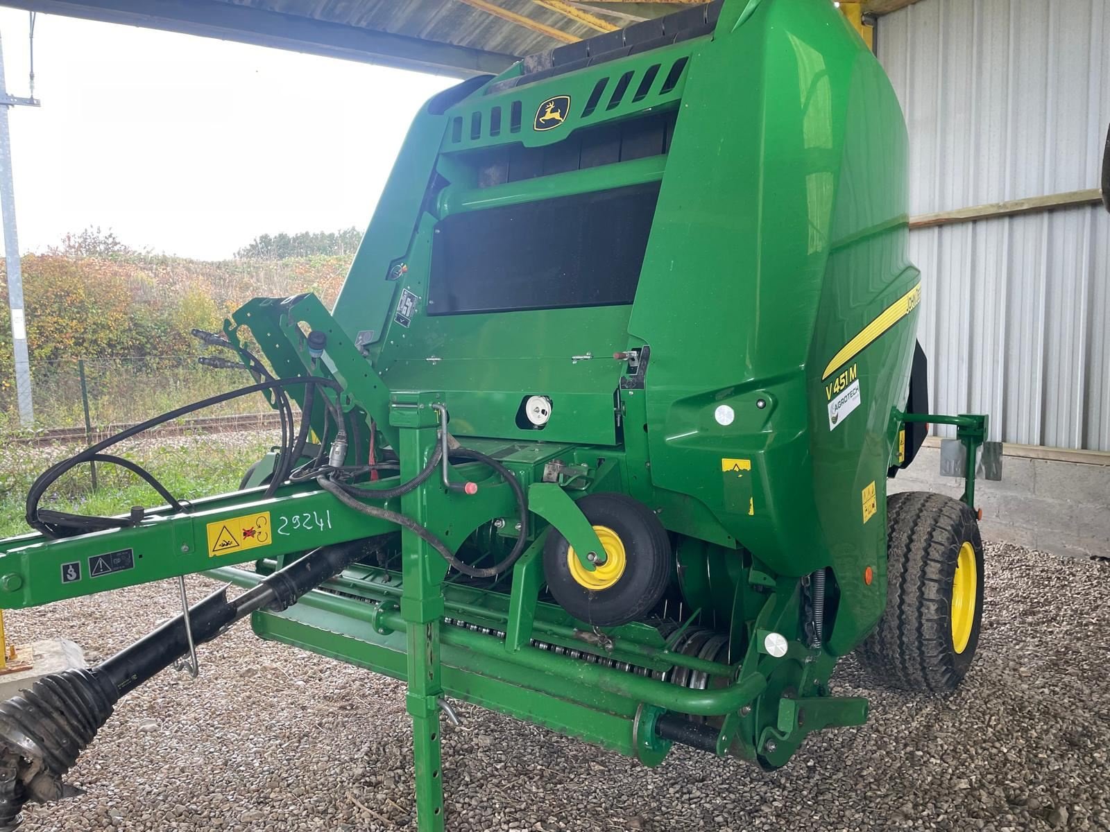 Rundballenpresse des Typs John Deere V451M, Gebrauchtmaschine in BOSC LE HARD (Bild 3)