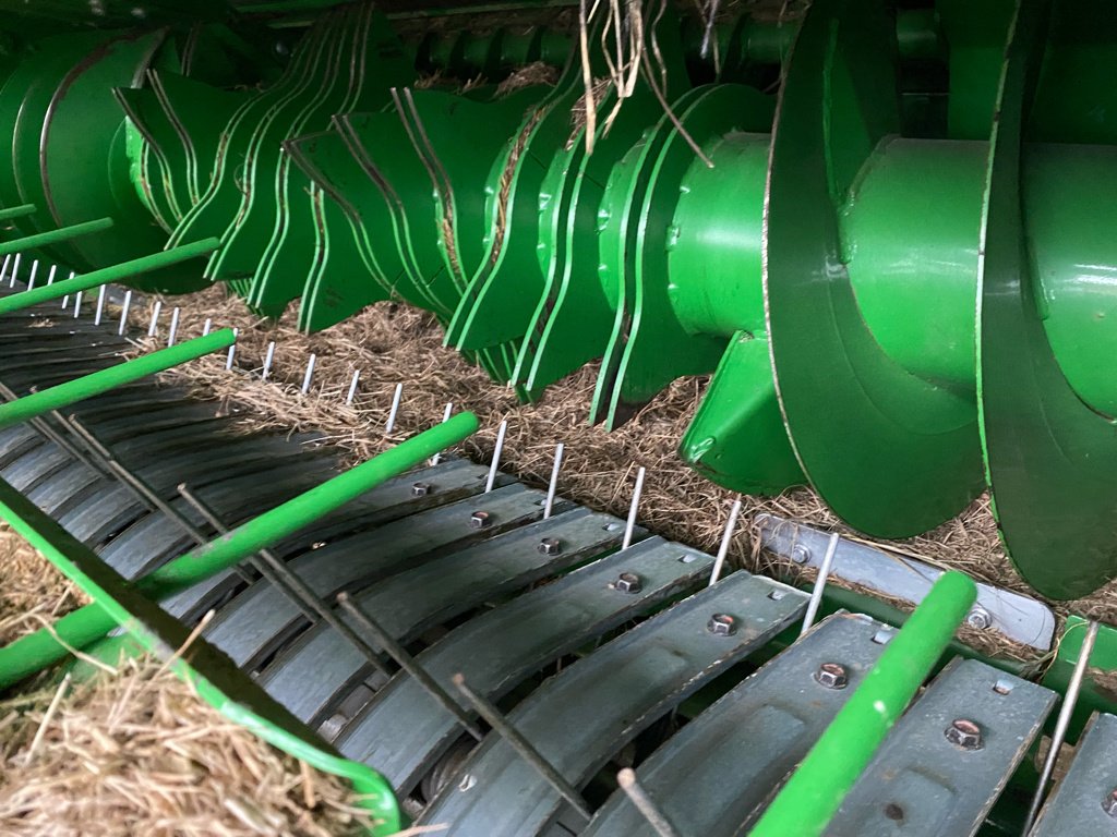 Rundballenpresse типа John Deere V451M, Gebrauchtmaschine в HAMBYE (Фотография 5)