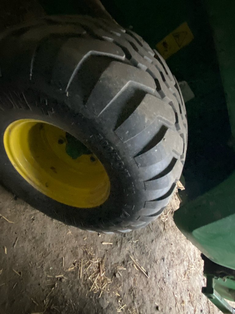 Rundballenpresse типа John Deere V451M, Gebrauchtmaschine в HAMBYE (Фотография 8)