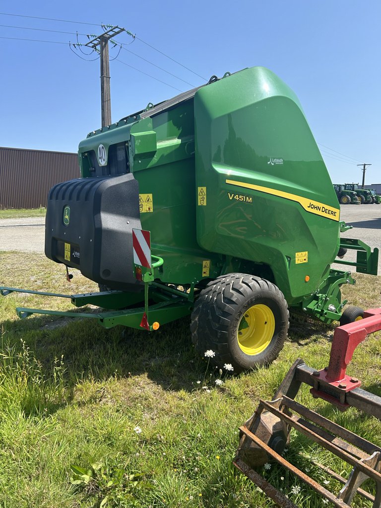 Rundballenpresse typu John Deere V451M, Gebrauchtmaschine v MAYENNE (Obrázek 4)