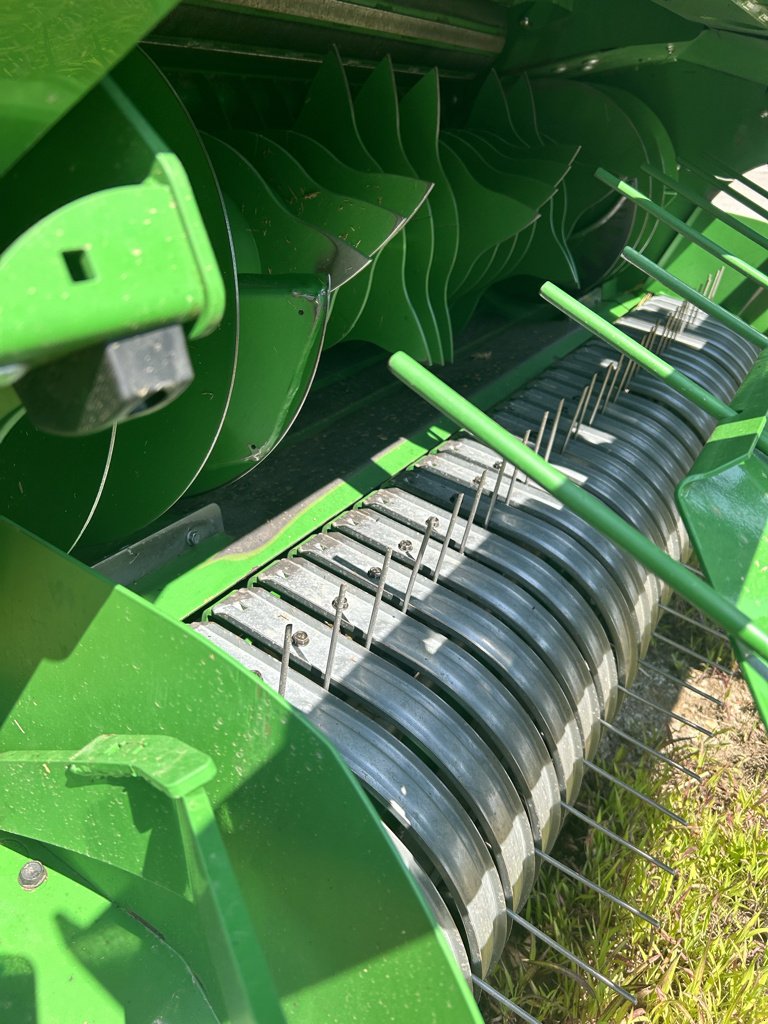 Rundballenpresse typu John Deere V451M, Gebrauchtmaschine v MAYENNE (Obrázek 8)