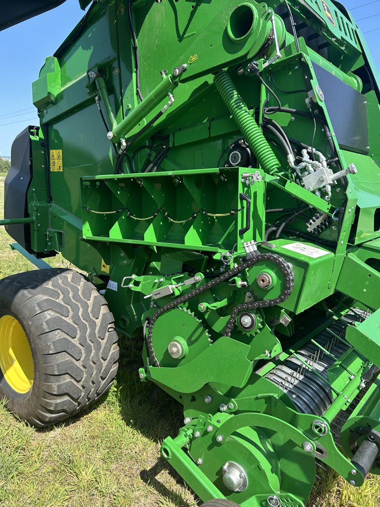 Rundballenpresse typu John Deere V451M, Gebrauchtmaschine v MAYENNE (Obrázek 5)