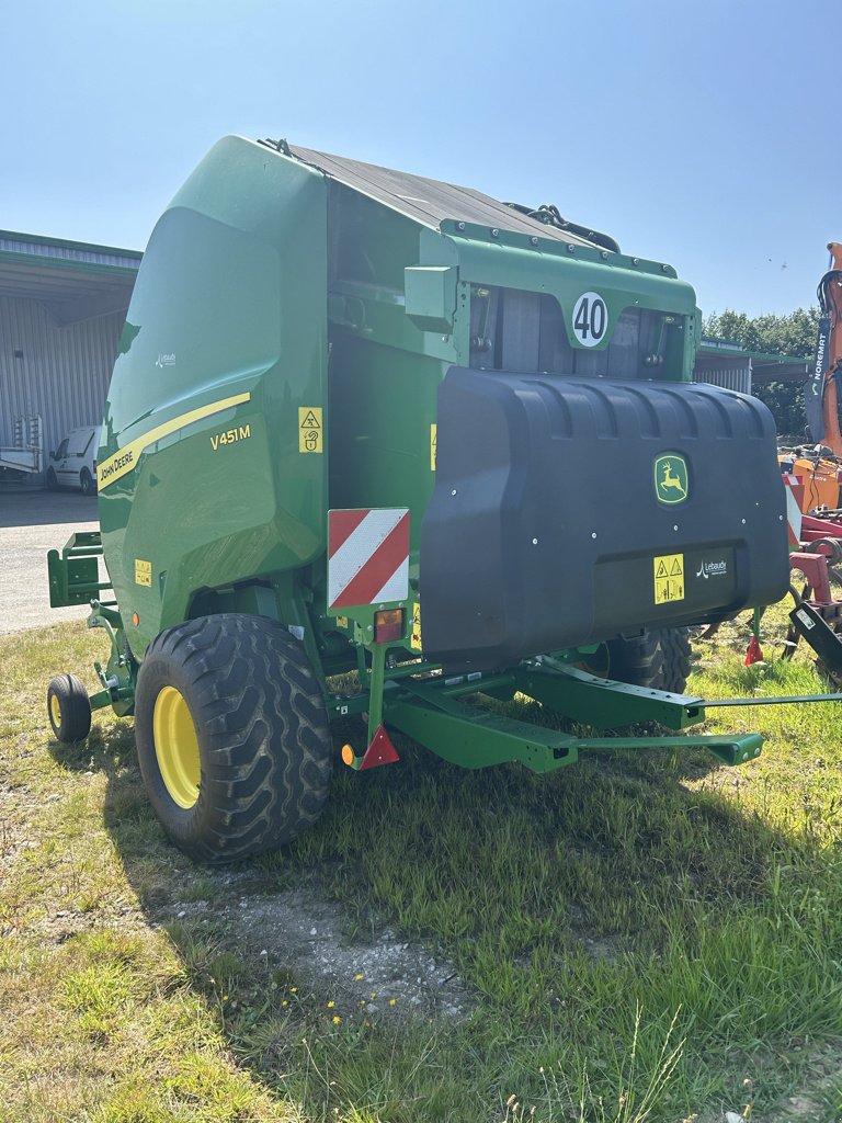 Rundballenpresse typu John Deere V451M, Gebrauchtmaschine v MAYENNE (Obrázek 3)