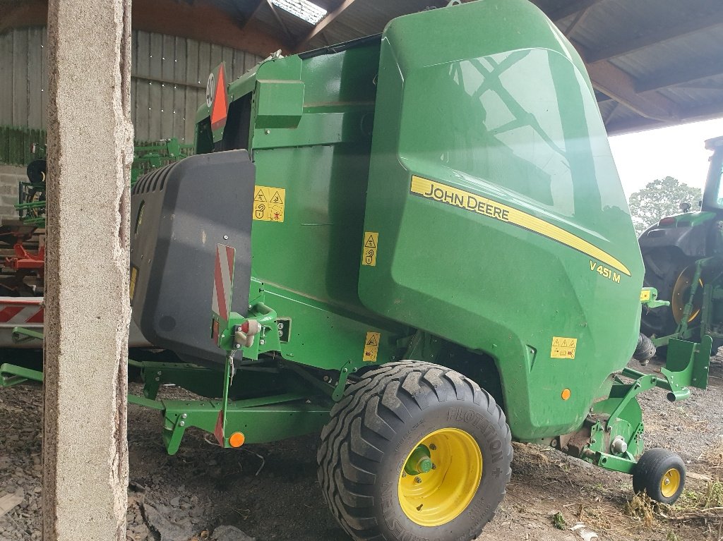 Rundballenpresse typu John Deere V451m, Gebrauchtmaschine w SAINTENY (Zdjęcie 3)