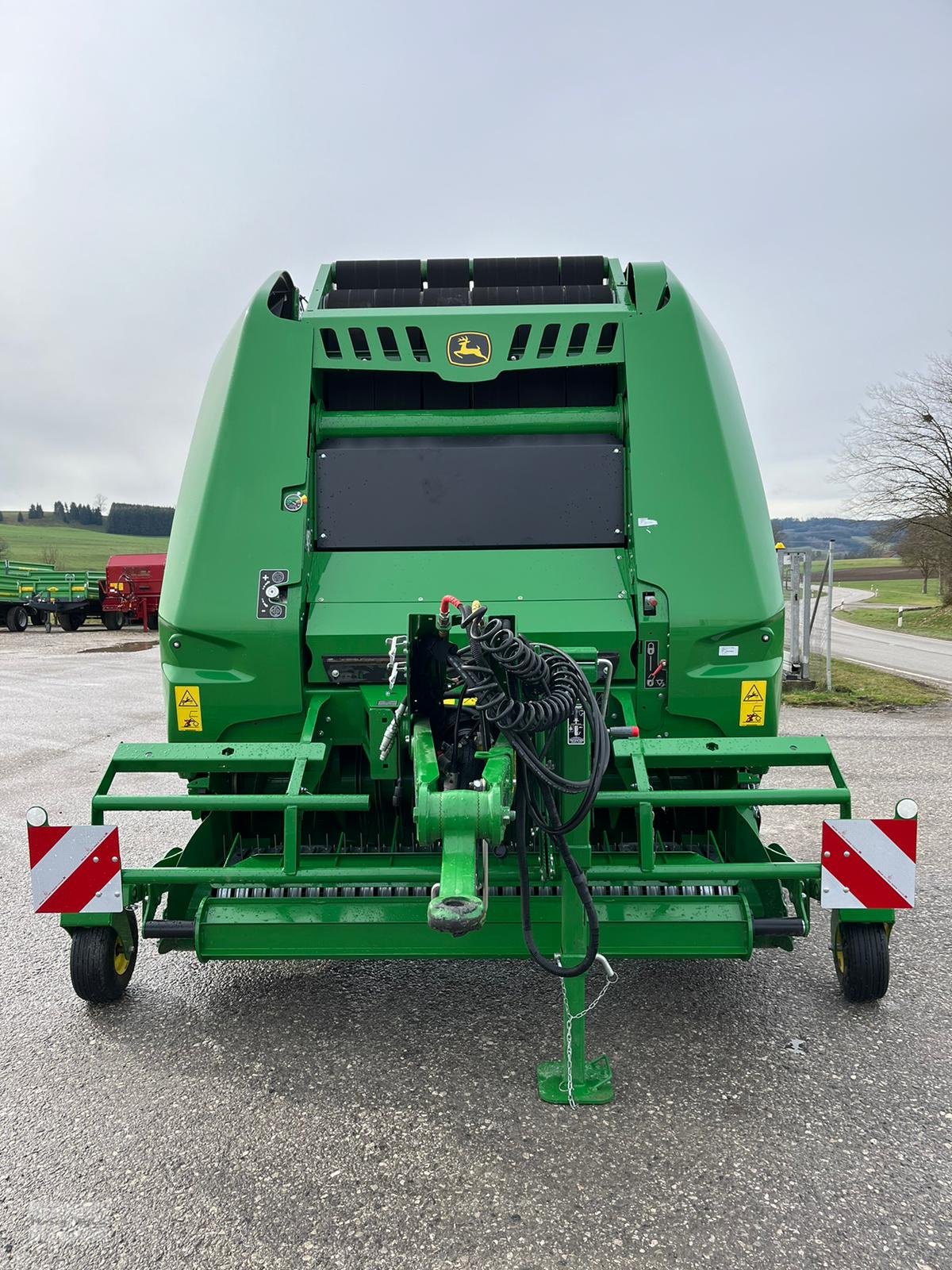 Rundballenpresse des Typs John Deere V451M, Gebrauchtmaschine in Antdorf (Bild 10)