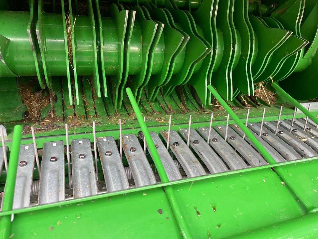 Rundballenpresse des Typs John Deere V451M, Gebrauchtmaschine in Sittensen (Bild 6)