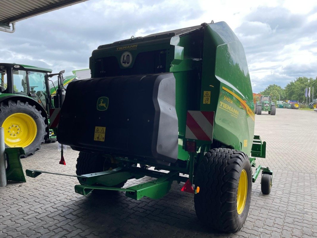 Rundballenpresse des Typs John Deere V451M, Gebrauchtmaschine in Sittensen (Bild 3)