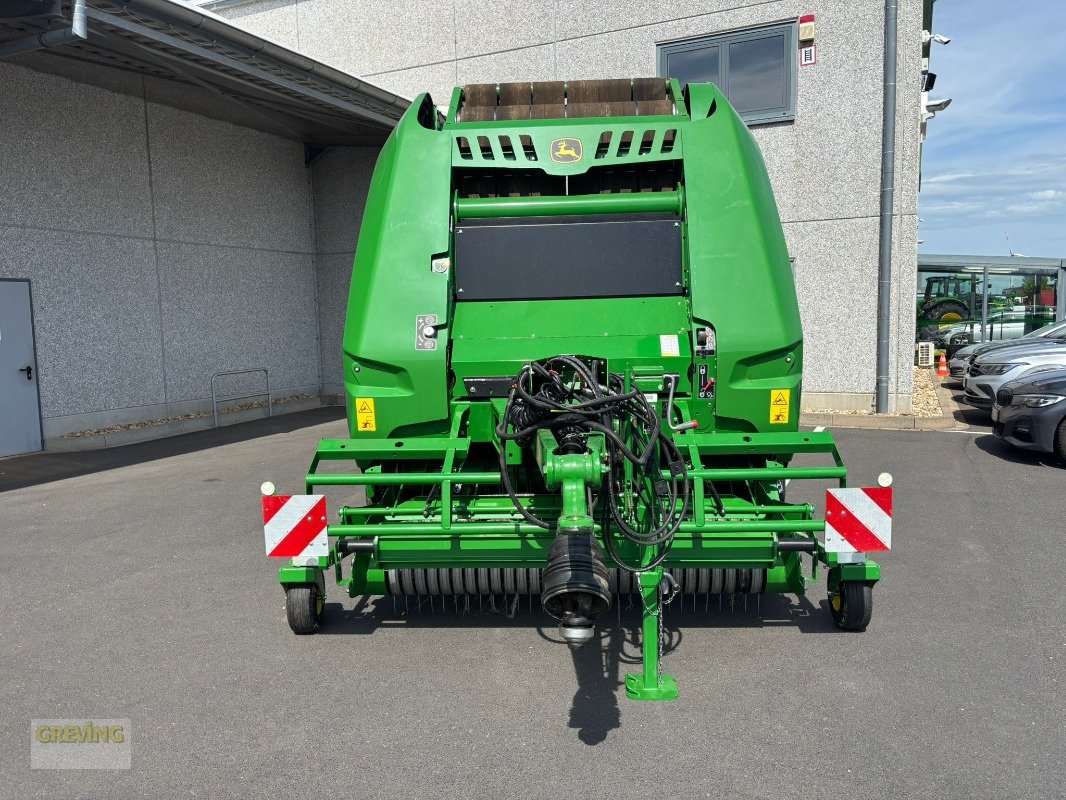 Rundballenpresse des Typs John Deere V451M, Neumaschine in Euskirchen (Bild 2)