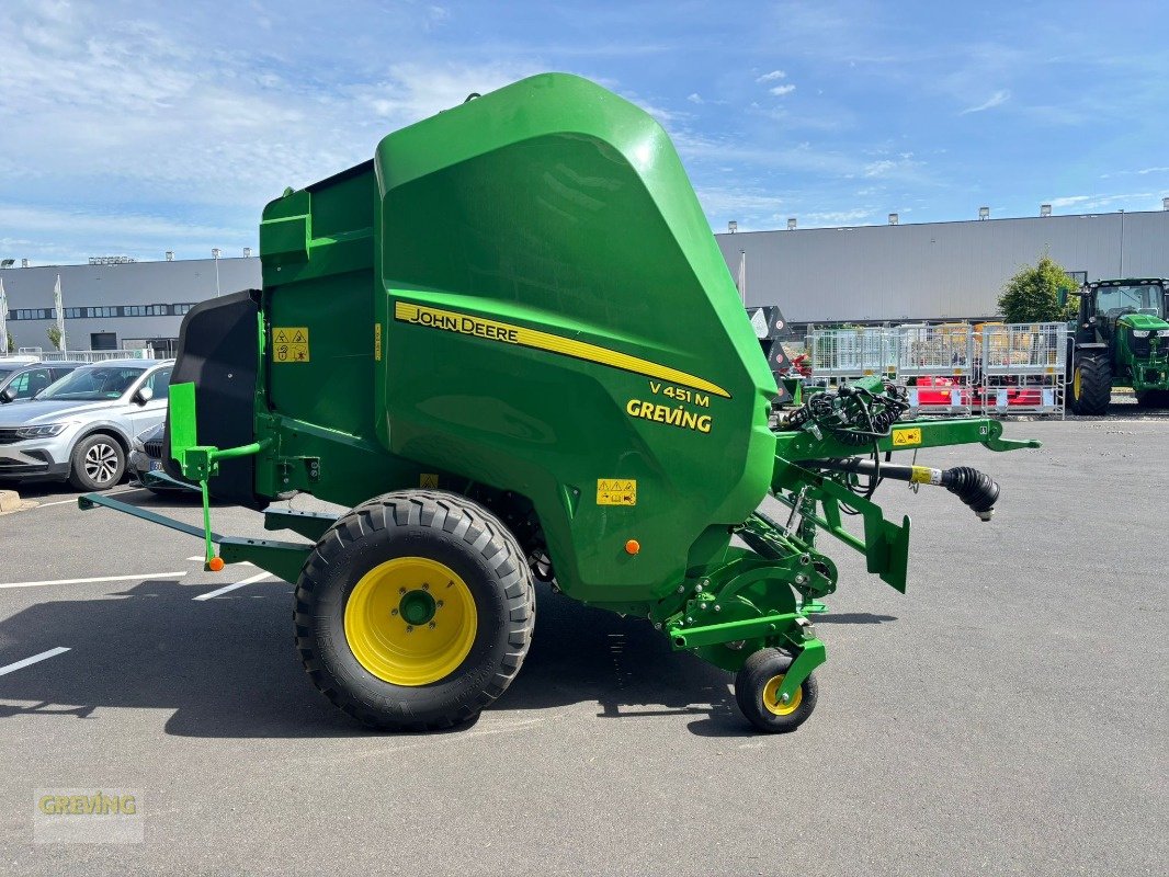 Rundballenpresse des Typs John Deere V451M, Neumaschine in Euskirchen (Bild 4)