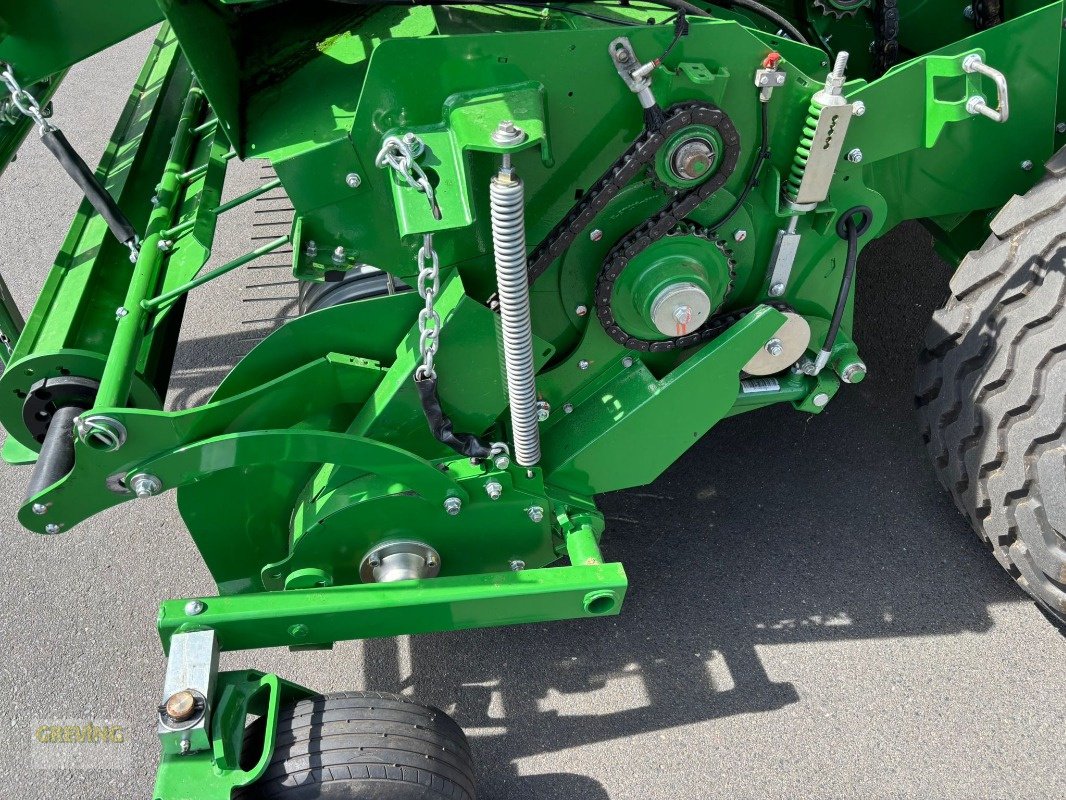 Rundballenpresse des Typs John Deere V451M, Neumaschine in Euskirchen (Bild 12)