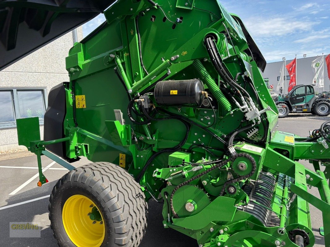 Rundballenpresse des Typs John Deere V451M, Neumaschine in Euskirchen (Bild 14)