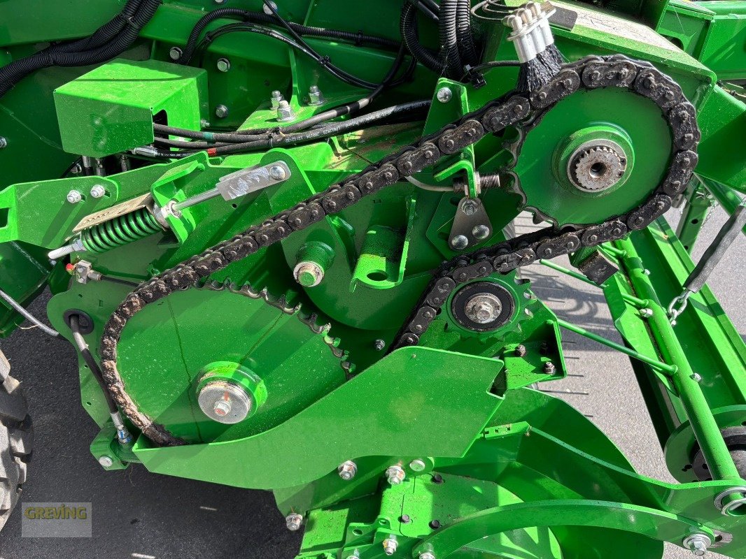 Rundballenpresse des Typs John Deere V451M, Neumaschine in Euskirchen (Bild 15)