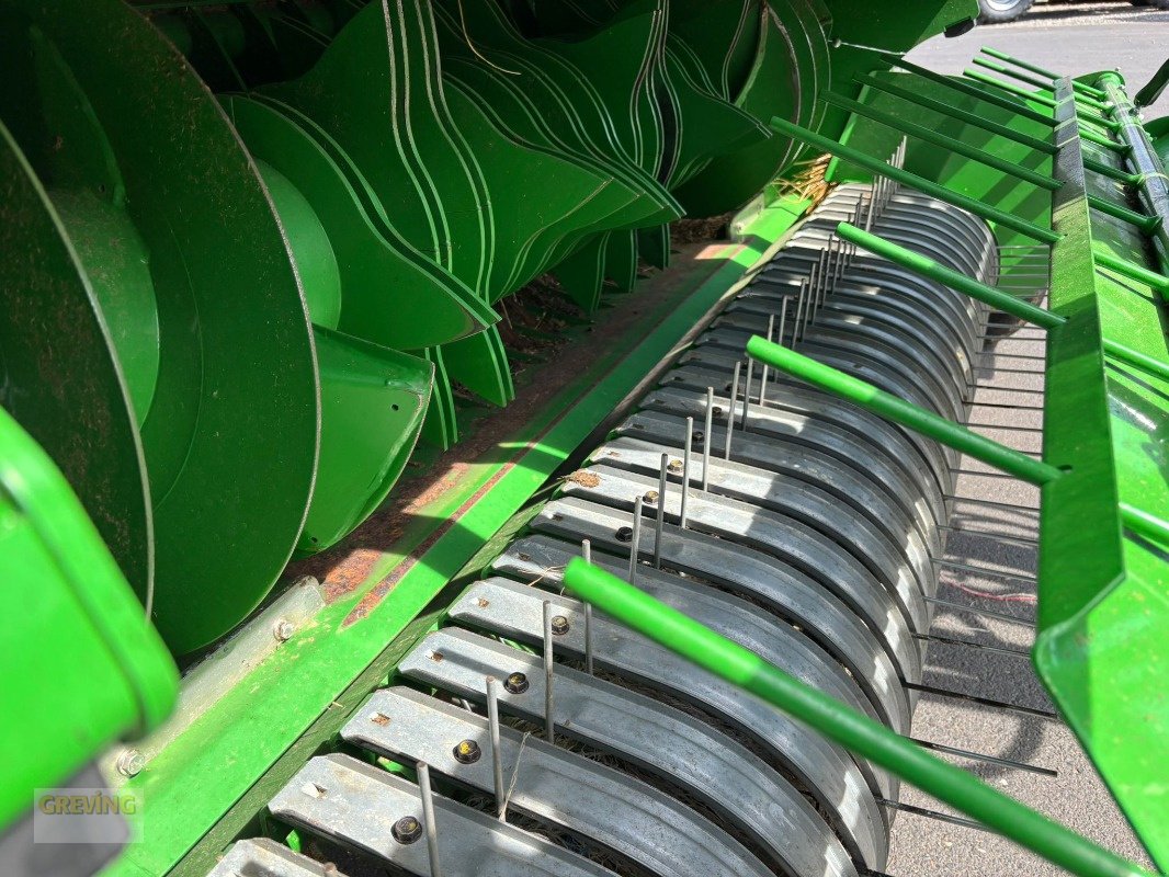 Rundballenpresse des Typs John Deere V451M, Neumaschine in Euskirchen (Bild 17)
