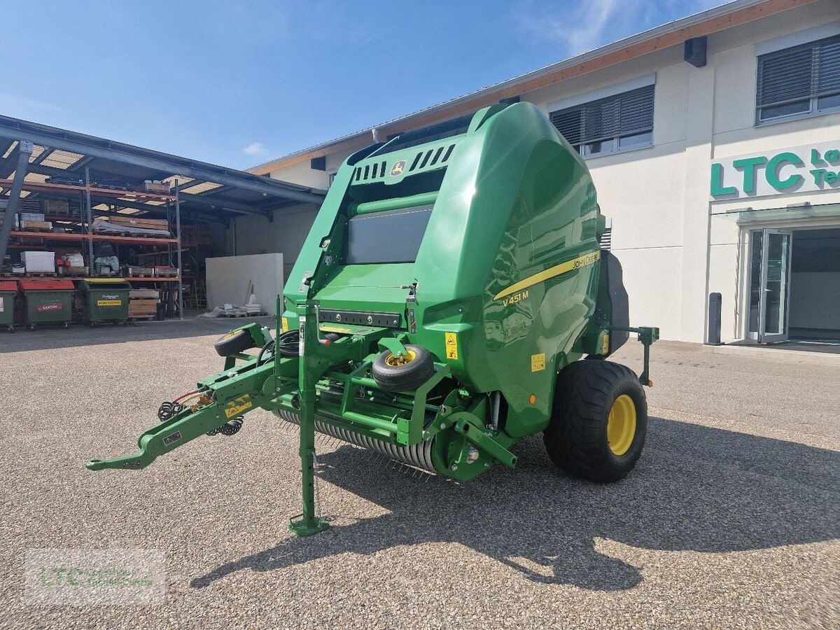 Rundballenpresse des Typs John Deere V451M, Neumaschine in Korneuburg (Bild 1)