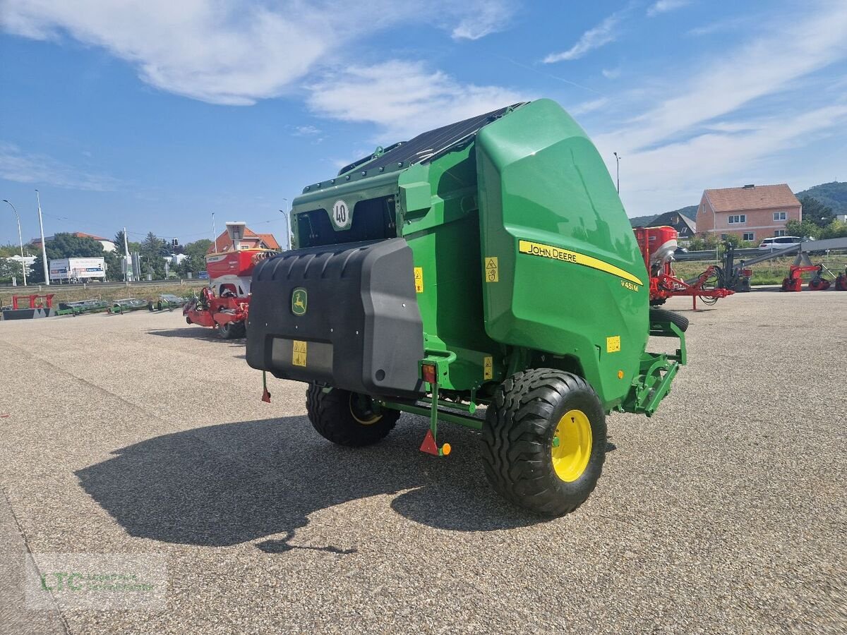 Rundballenpresse des Typs John Deere V451M, Neumaschine in Korneuburg (Bild 3)