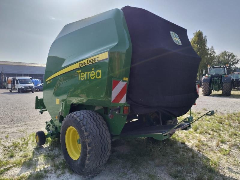 Rundballenpresse des Typs John Deere V451R, Gebrauchtmaschine in CHAUMESNIL (Bild 4)