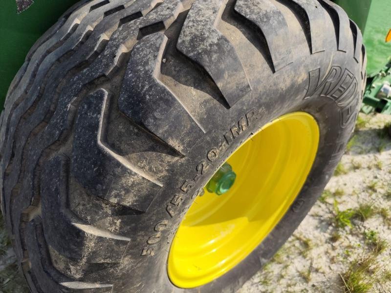 Rundballenpresse des Typs John Deere V451R, Gebrauchtmaschine in CHAUMESNIL (Bild 6)