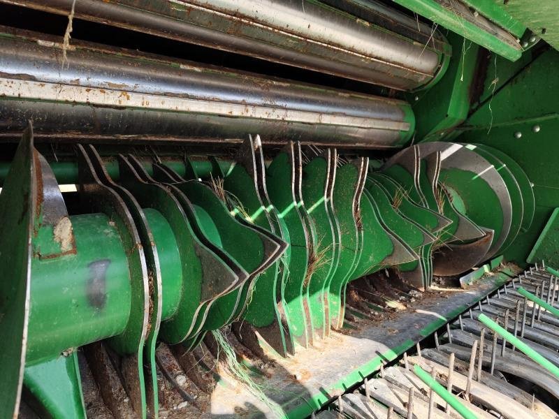 Rundballenpresse des Typs John Deere V451R, Gebrauchtmaschine in CHAUMESNIL (Bild 5)
