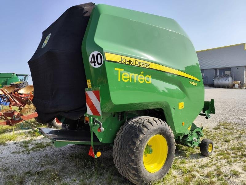 Rundballenpresse des Typs John Deere V451R, Gebrauchtmaschine in CHAUMESNIL (Bild 3)