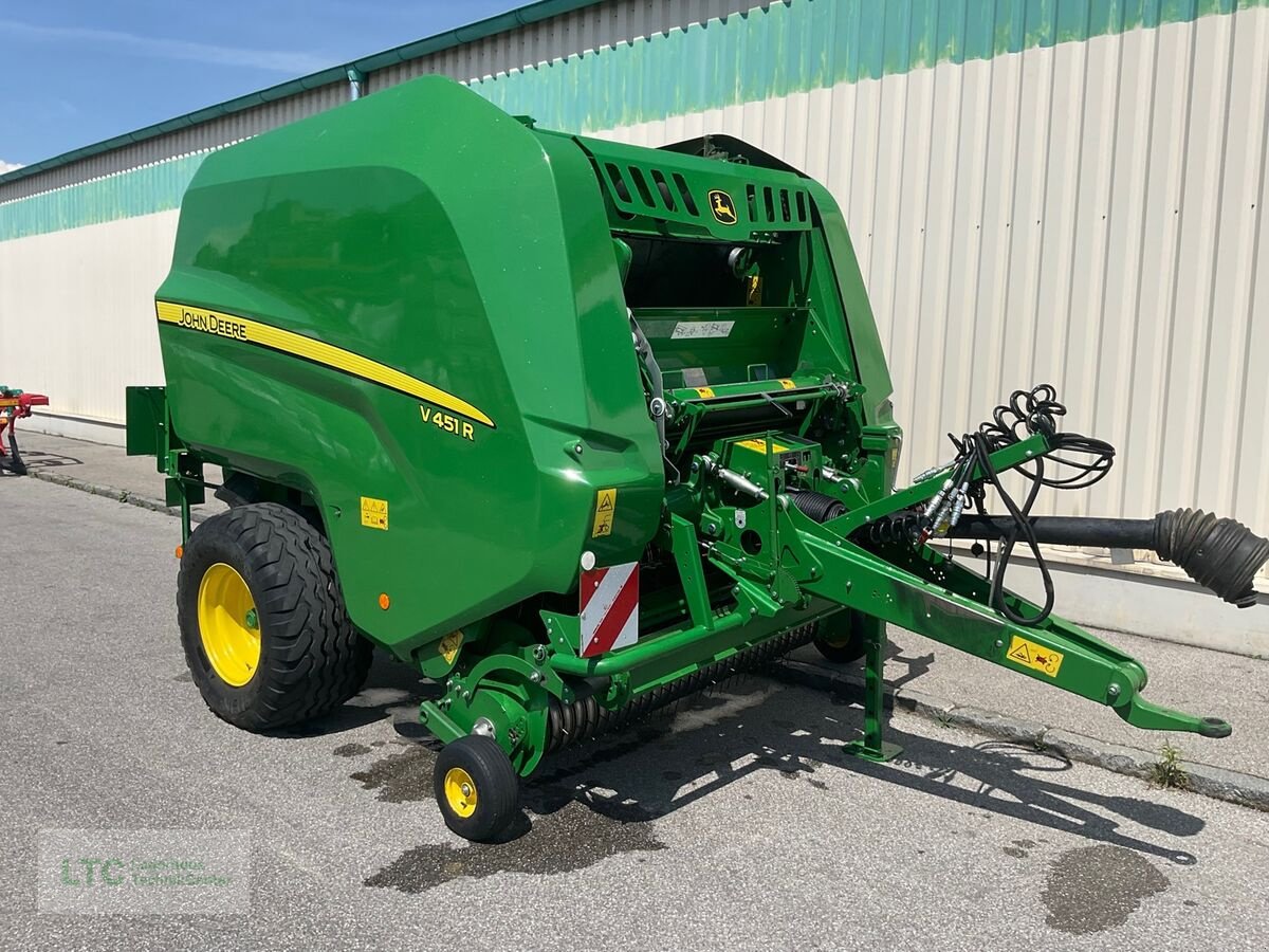Rundballenpresse des Typs John Deere V451R, Gebrauchtmaschine in Kalsdorf (Bild 1)