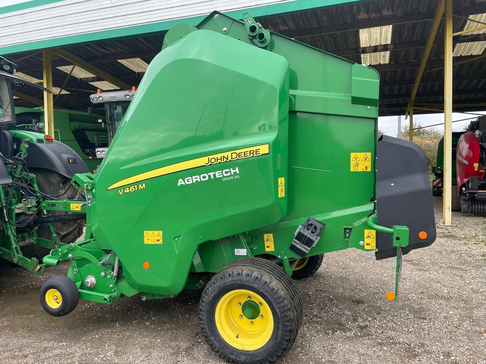 Rundballenpresse des Typs John Deere V461 M, Gebrauchtmaschine in BOSC LE HARD (Bild 2)