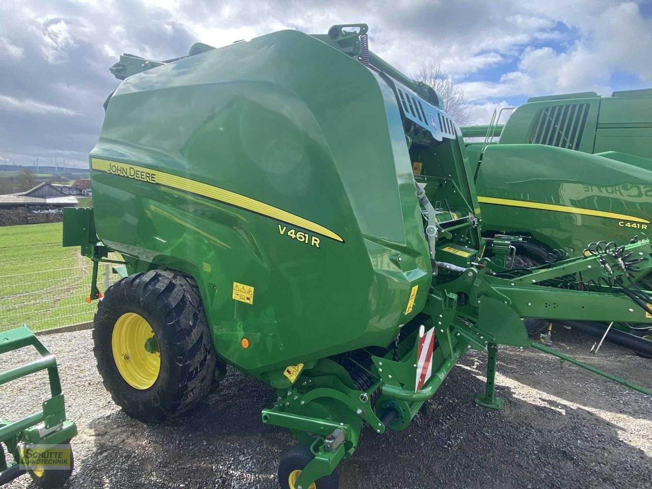 Rundballenpresse Türe ait John Deere V461 R - 671 Bunde, Gebrauchtmaschine içinde Marsberg-Giershagen (resim 2)