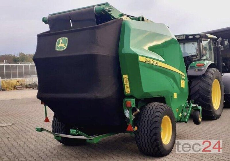 Rundballenpresse del tipo John Deere V461 R, Gebrauchtmaschine In Östringen (Immagine 1)