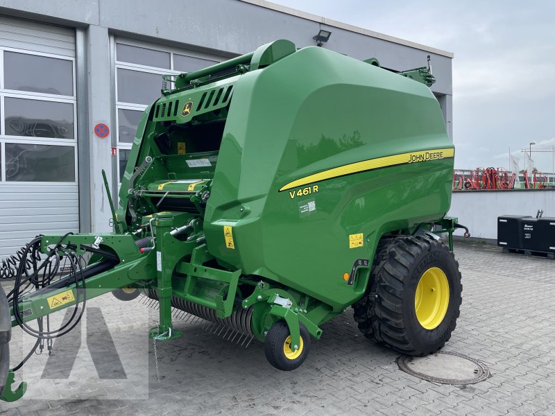 Rundballenpresse des Typs John Deere V461 R, Neumaschine in Lauterhofen (Bild 1)