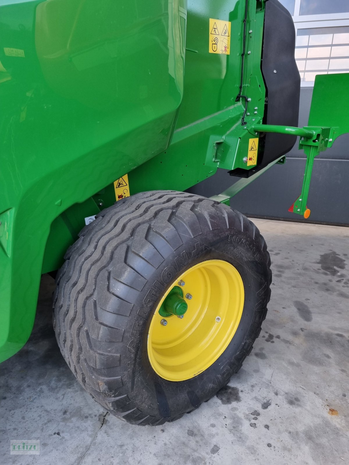 Rundballenpresse типа John Deere V461M 25Messer, Gebrauchtmaschine в Bruckmühl (Фотография 4)