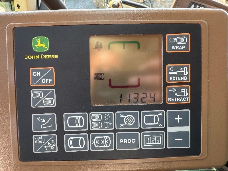 Rundballenpresse des Typs John Deere V461M, Gebrauchtmaschine in Richebourg (Bild 10)