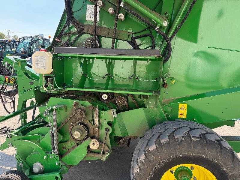 Rundballenpresse des Typs John Deere V461M, Gebrauchtmaschine in Richebourg (Bild 11)