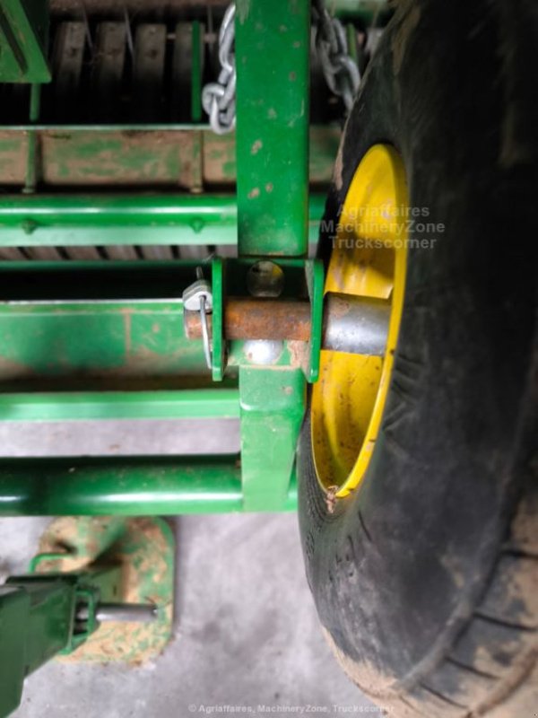 Rundballenpresse типа John Deere V461M, Gebrauchtmaschine в azerailles (Фотография 9)