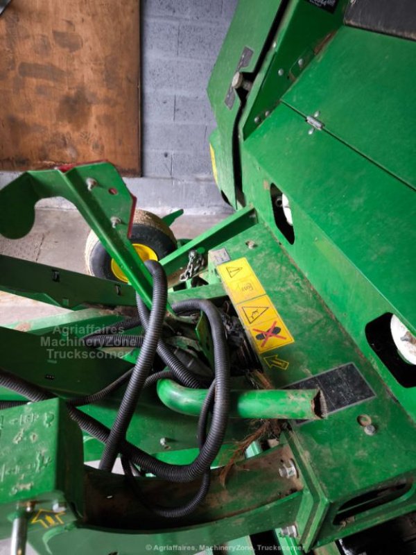 Rundballenpresse типа John Deere V461M, Gebrauchtmaschine в azerailles (Фотография 4)