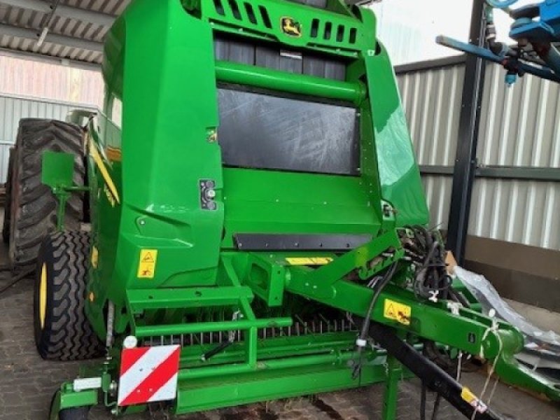 Rundballenpresse des Typs John Deere V461M, Gebrauchtmaschine in Wuppertal (Bild 1)
